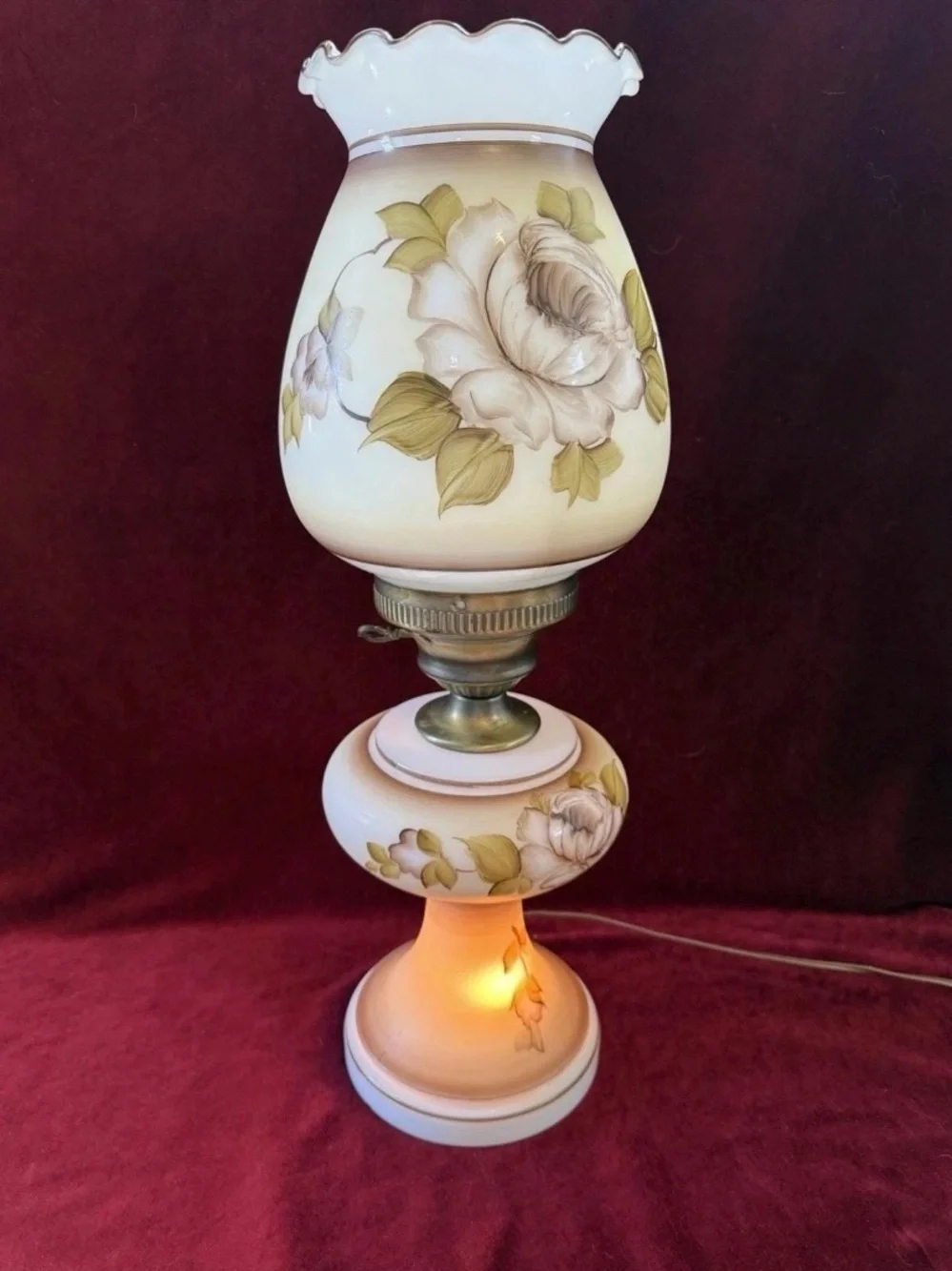 VTG Gone With The Wind  Floral Glass Table Lamp in Cream, Gold and Brown